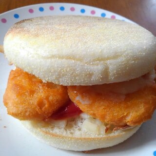 チキンナゲットで…チーズチキンマフィンサンド